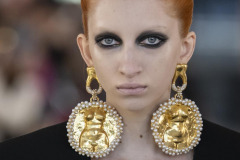 Schiaparelli Haute Couture SS 2022
Paris Fashion Week January 2022
